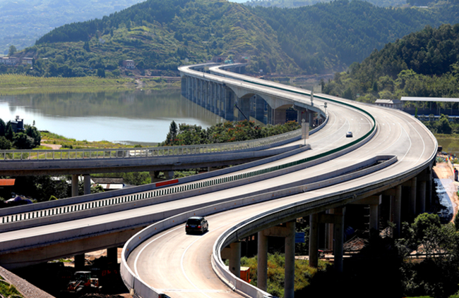 城开高速开州谭家至赵家段通车两地行车时间从90分钟变30分钟